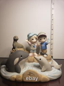 Precious Moments SeaWorld SIGNED Sea A World Of Wonder Figurine #239501