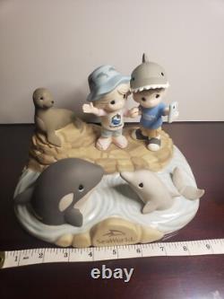 Precious Moments SeaWorld SIGNED Sea A World Of Wonder Figurine #239501