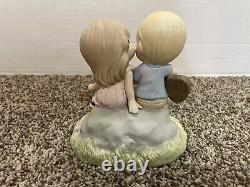 Precious Moments Share The Gift Of Love You Make My Heart Sing 1320II RARE