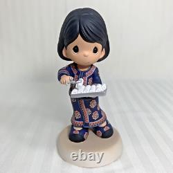 Precious Moments Singapore Airlines SQ Girl 2016 Figure with Hot Towels Limited LE