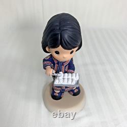 Precious Moments Singapore Airlines SQ Girl 2016 Figure with Hot Towels Limited LE