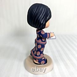 Precious Moments Singapore Airlines SQ Girl 2016 Figure with Hot Towels Limited LE