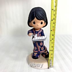 Precious Moments Singapore Airlines SQ Girl 2016 Figure with Hot Towels Limited LE