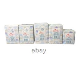 Precious Moments Sugar Town Skating Pond Complete 7 PC Collector Set BRAND NEW