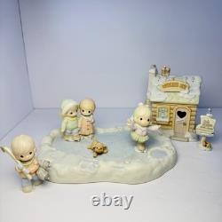 Precious Moments Sugar Town Skating Pond Complete 7 PC Collector Set BRAND NEW