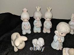 Precious Moments The Nativity Porcelain Nativity Set With Storybook 1982 E2395