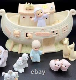 Precious Moments Two By Two Noah's Ark Starter Set. Nightlight Boat + Figures