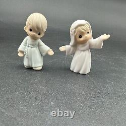 Precious Moments Two by Two Noah's Ark 11 Piece Set. Working Complete Set