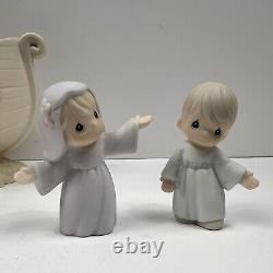 Precious Moments Two by Two Noah's Ark Nightlight withELEVEN Figurines LIONS Mint