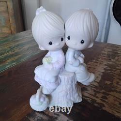 Precious Moments Vintage Figurine Love One Another E-1376 No Box RARE PIECE