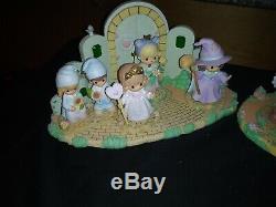 Precious Moments Wizard of Oz 15 Piece Set -Over Rainbow, Emerald City, Munchkin