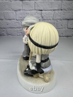 Precious Moments You're Picture Perfect 123007 Porcelain Figurine, NEW in box