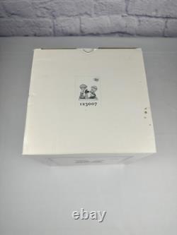 Precious Moments You're Picture Perfect 123007 Porcelain Figurine, NEW in box