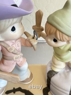 RARE Precious Moments Disney Showcase Never Grow Up Peter Pan & Capt Hook 164044