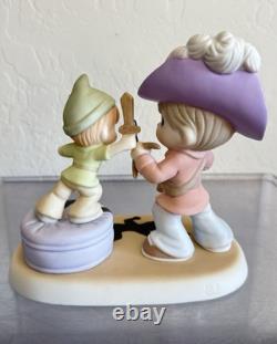 RARE Precious Moments Disney Showcase Never Grow Up Peter Pan & Capt Hook 164044