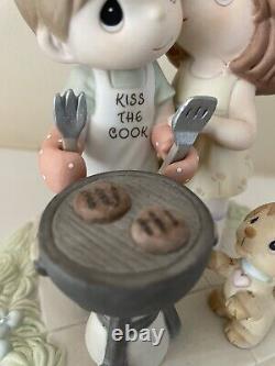 Rare Precious Moments BBQ Couple Kiss the cook'Our love Sizzles' 122010 MIB