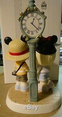 Share the Gift of Love PRECIOUS MOMENTS DISNEY SIGNED By Sculptor HIKO MAEDA