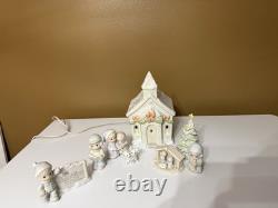 Sugar Town Precious Moments Light Up Chapel and Seven Piece Accessories Set