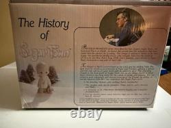 Sugar Town Precious Moments Light Up Chapel and Seven Piece Accessories Set